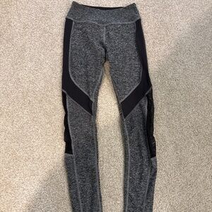 Beyond yoga leggings with side mesh paneling - Size XS